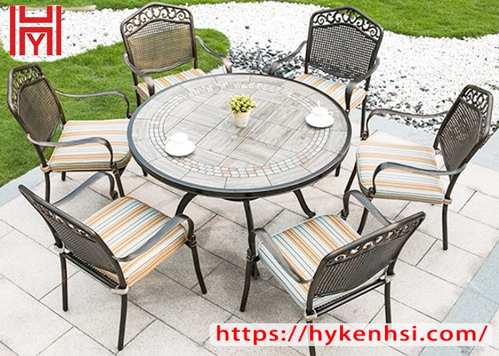 Cập nhật giá bàn sân vườn các loại hiện nay