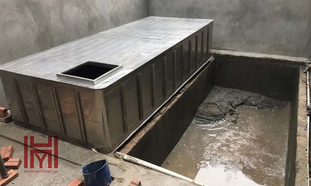 Nên làm bể nước ngầm bằng inox hay xây gạch truyền thống?