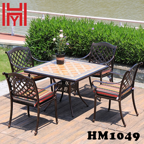 BÀN SÂN VƯỜN VUÔNG HM1049