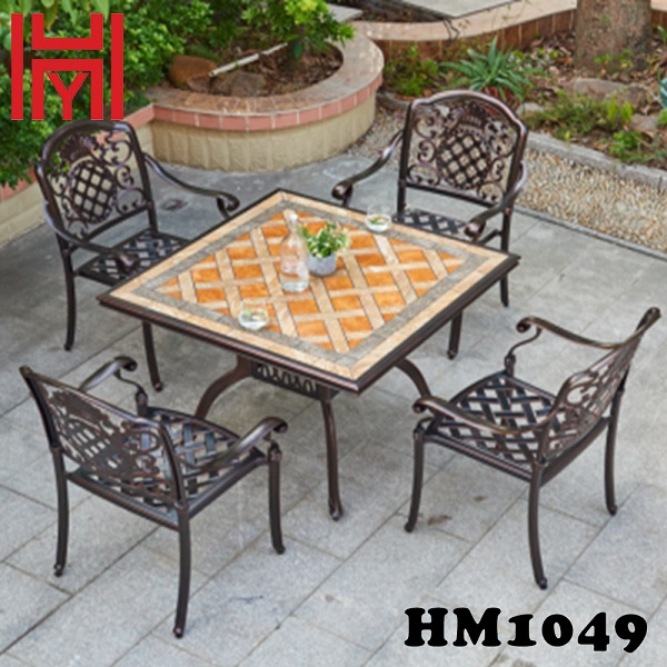 BÀN SÂN VƯỜN VUÔNG HM1049