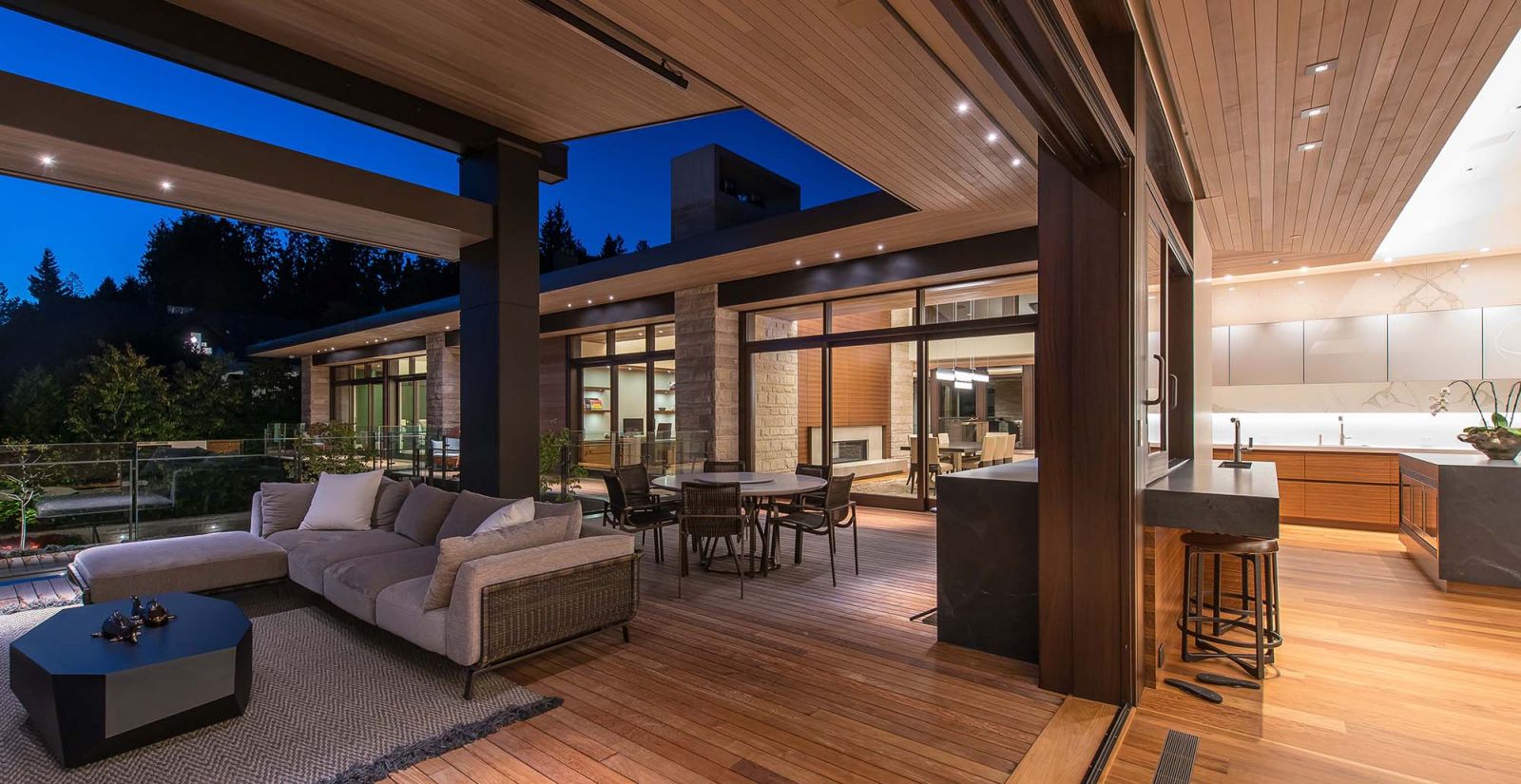 Bốn chất liệu bề mặt ưu việt cho hệ tủ gia đình.